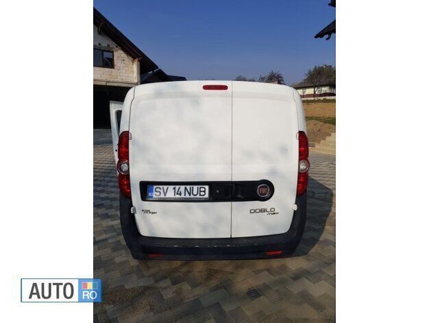 Alb Utilizat 2013 Fiat Doblò Monovolum | 4.000 EUR (Preț bun) - Imagine 1/4