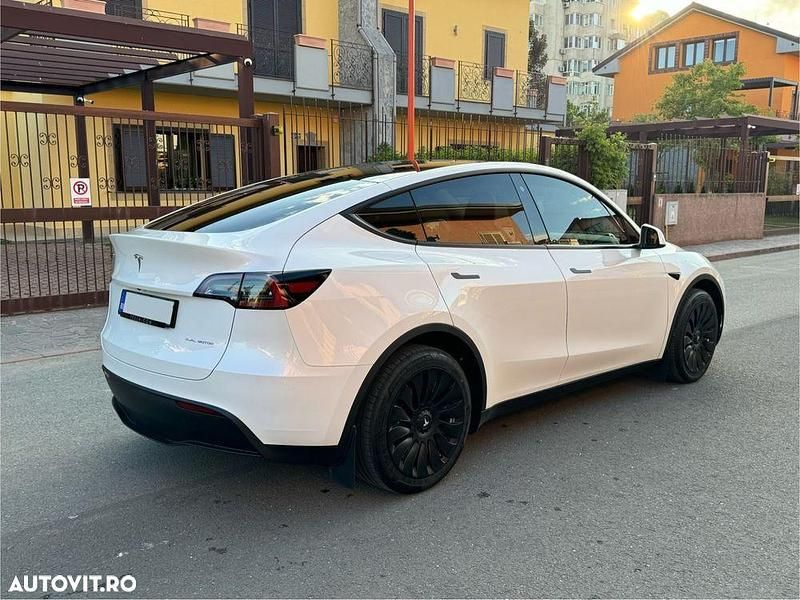 Second-hand Tesla Model Y 378 kW (514 CP) 2023 Culoarealb SUV