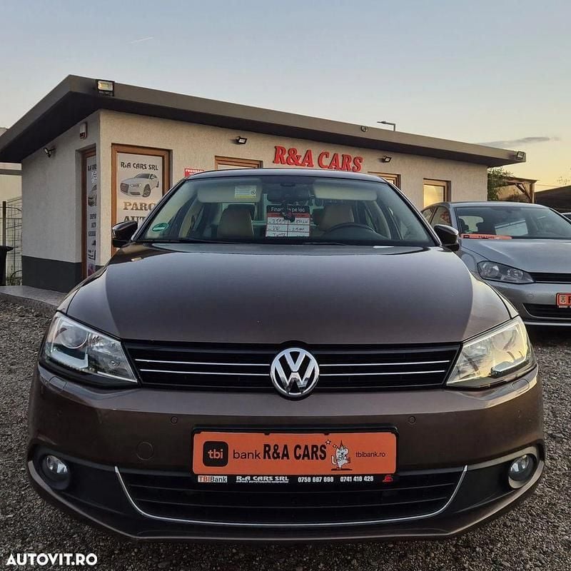 Culoaremaro Utilizat 2013 VW Jetta Sportline Hatchback | 7.399 EUR (Puțin scump) - Imagine 1/4