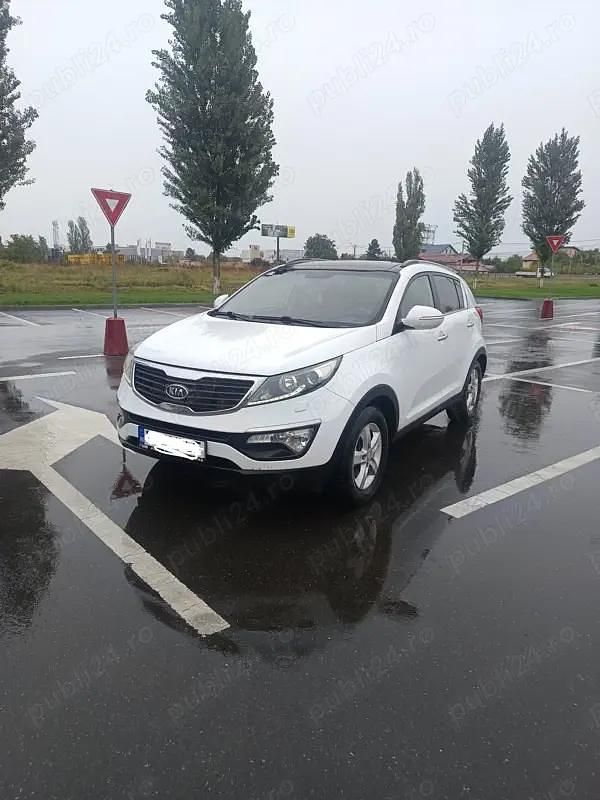 Alb Utilizat 2012 Kia Sportage SUV | 6.950 EUR (Preț OK) - Imagine 1/4