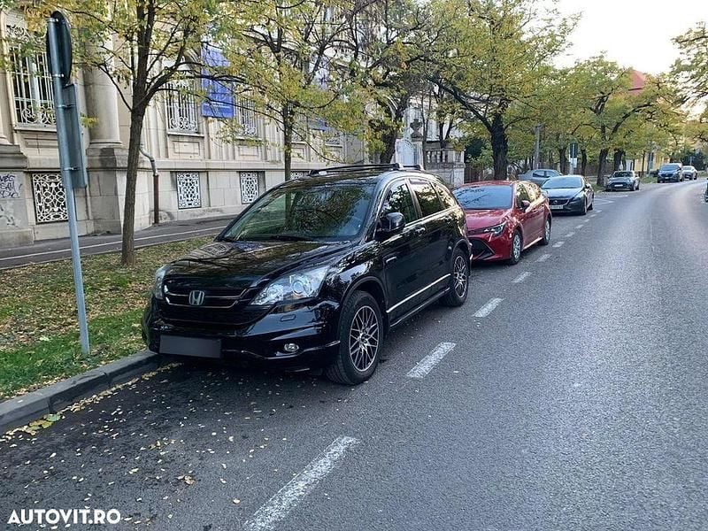 Culoarenegru Utilizat 2010 Honda CR-V Executive SUV | 6.000 EUR (Preț bun) - Imagine 1/4