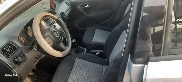 Utilizat 2010 VW Polo Berlinǎ | 2.900 EUR (Preț bun) - Imagine 1/4