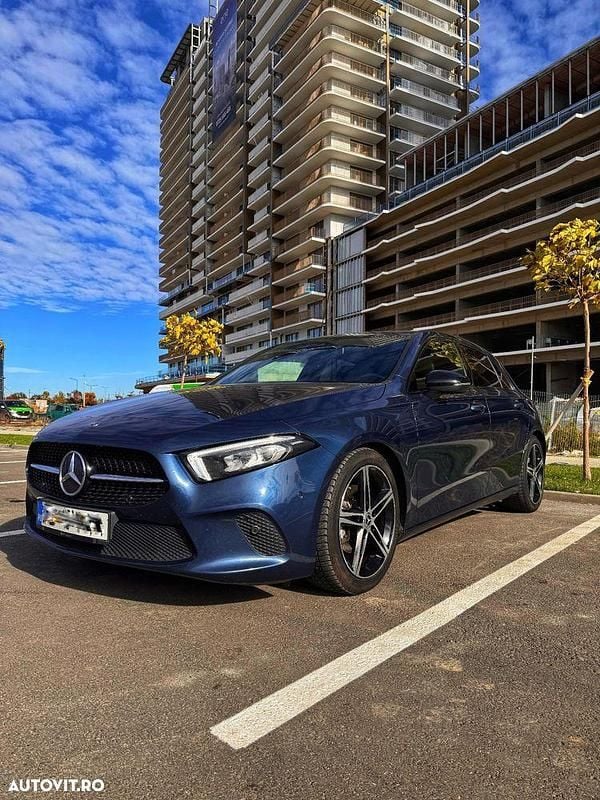 Culoarealbastru Utilizat 2019 Mercedes A200 Hatchback | 23.000 EUR (Preț OK) - Imagine 1/4