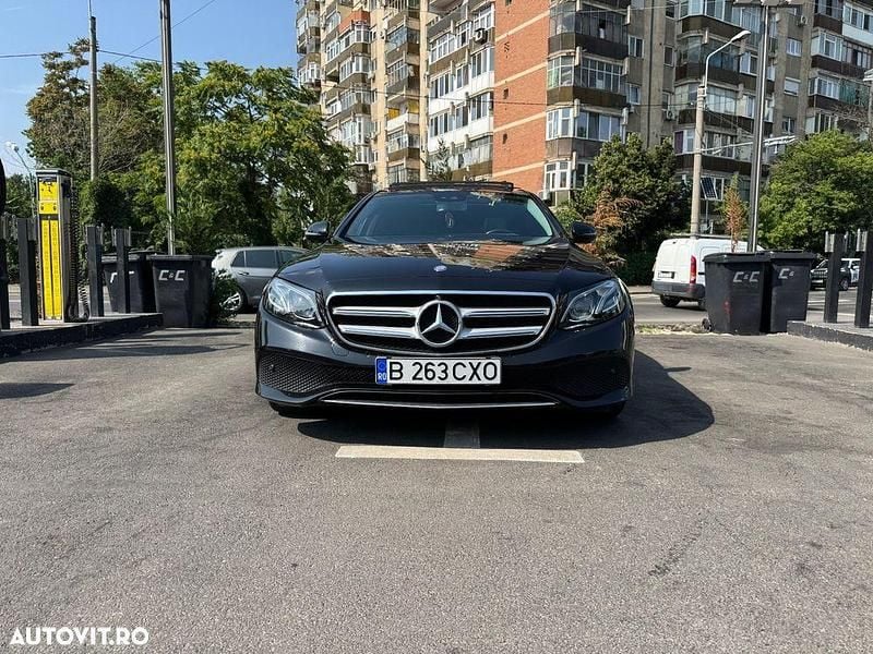 Culoarenegru Utilizat 2016 Mercedes E220 Avantgarde Berlinǎ | 23.499 EUR (Preț OK) - Imagine 1/4
