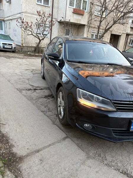 Negru Utilizat 2012 VW Jetta Berlinǎ | 5.050 EUR (Preț OK) - Imagine 1/4
