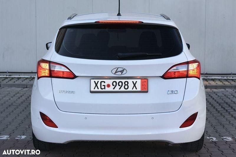 Second-hand Hyundai i30 Intro Edition 110 CP (80 kW) 2017 Culoarealb Break