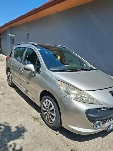 Utilizat 2008 Peugeot 207 Berlinǎ | 2.500 EUR - Imagine 1/4
