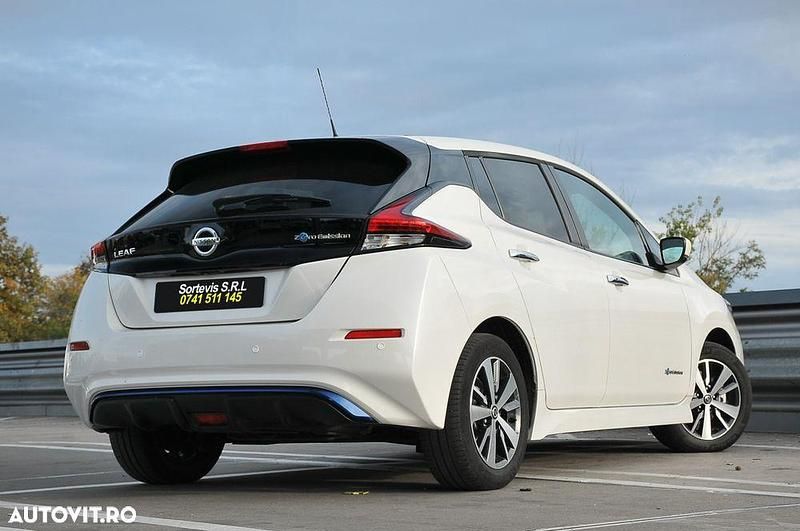 Second-hand Nissan Leaf N-Connecta 110 kW (150 CP) 2020 Culoarealb Hatchback