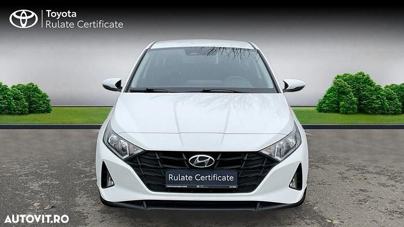 Second-hand Hyundai i20 Classic 84 CP (61 kW) 2020 Culoarealb Hatchback