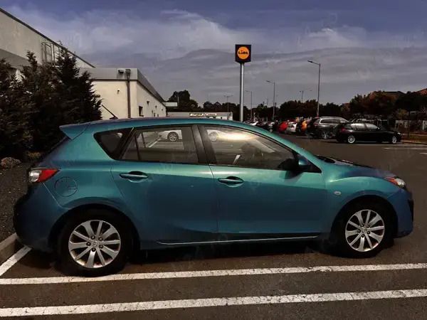 Albastru Utilizat 2011 Mazda 3 Hatchback | 3.300 EUR (Preț bun) - Imagine 1/4