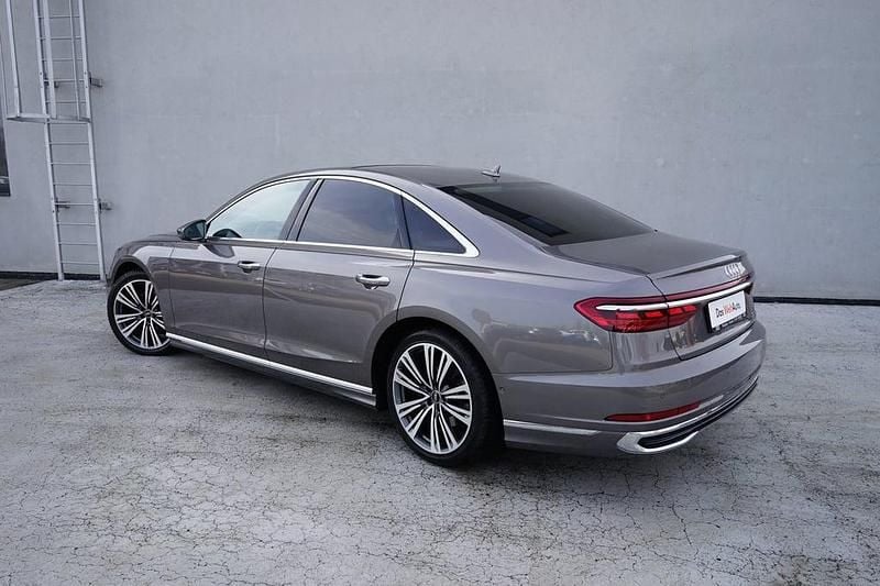 Second-hand Audi A8 286 CP (210 kW) 2022 Gri deschis  metalic  perleffect Berlinǎ