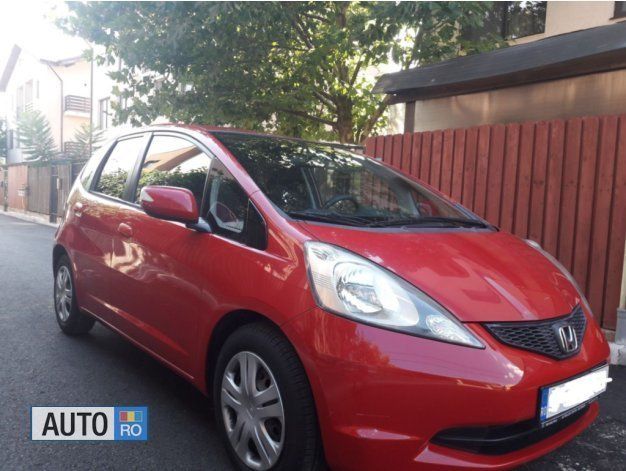 Second-hand Honda Jazz 100 CP (73 kW) 2011 Rosu Hatchback