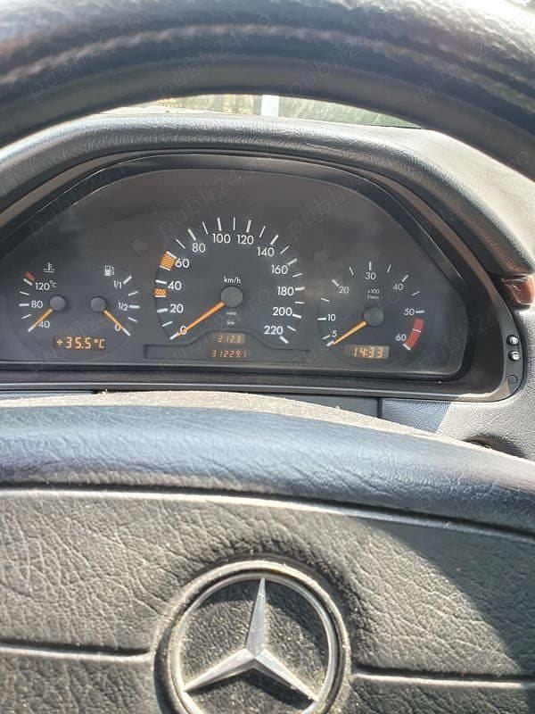 Alb Second-hand 1996 Mercedes E220 Berlinǎ | 1.250 EUR - Imagine 1/4