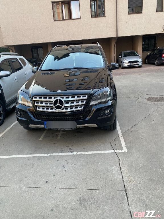Negru Utilizat 2010 Mercedes ML350 SUV | 7.000 EUR (Preț bun) - Imagine 1/4