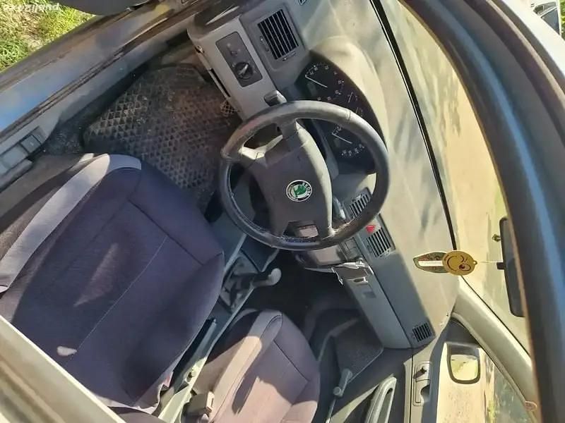 Utilizat 2004 Skoda Fabia Hatchback | 1.000 EUR - Imagine 1/4