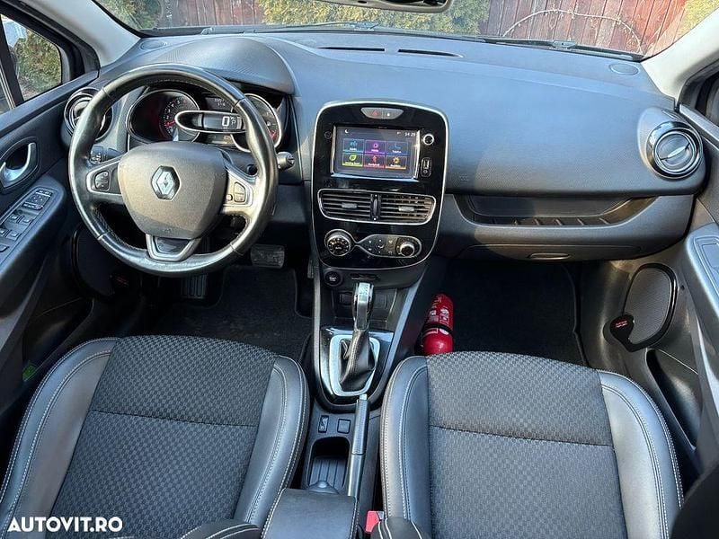 Second-hand Renault Clio IV LIMITED 120 CP (88 kW) 2018 Culoarenegru Hatchback