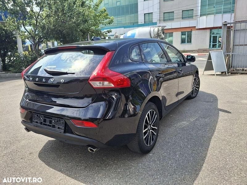 Second-hand Volvo V40 120 CP (88 kW) 2019 Culoarenegru Break