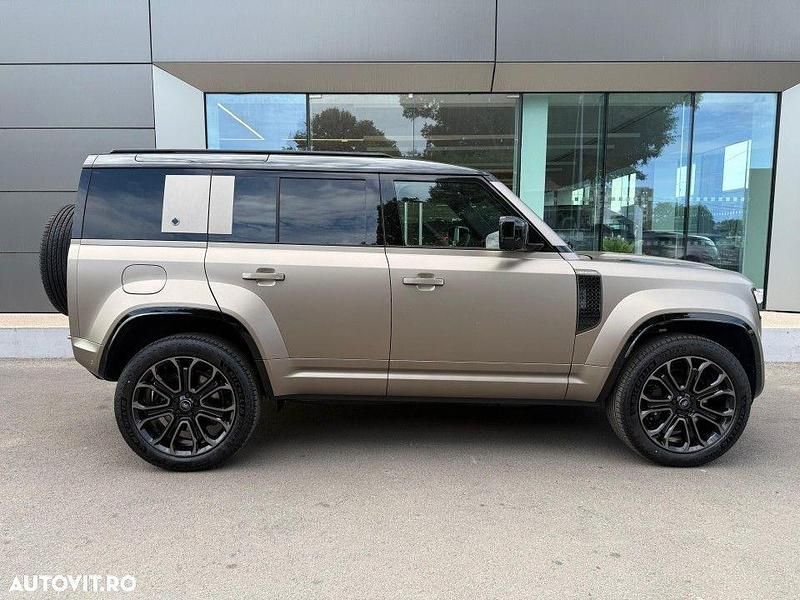 Nouă Land Rover Defender 635 CP (467 kW) 2025 Culoaregalbeuriu SUV