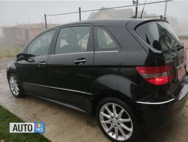 Second-hand Mercedes B200 140 CP (102 kW) 2007 Negru metalizat Monovolum
