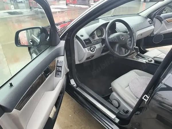 Second-hand Mercedes 320 224 CP (164 kW) 2007 Negru Berlinǎ