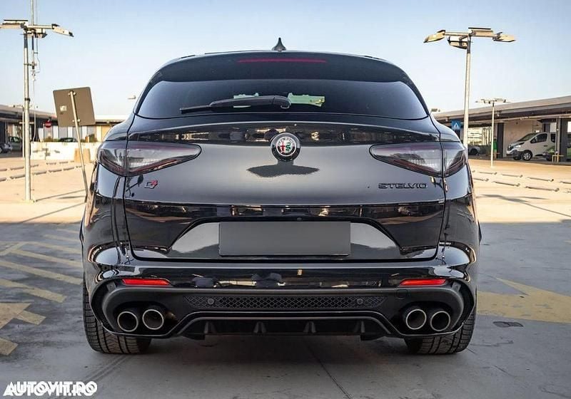 Second-hand Alfa Romeo Stelvio Quadrifoglio 510 CP (375 kW) 2021 Culoarenegru SUV