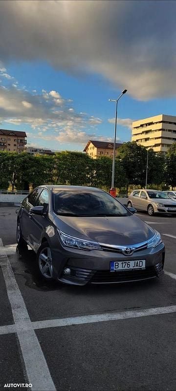 Second-hand Toyota Corolla Anniversary 90 CP (66 kW) 2017 Culoaregri Berlinǎ