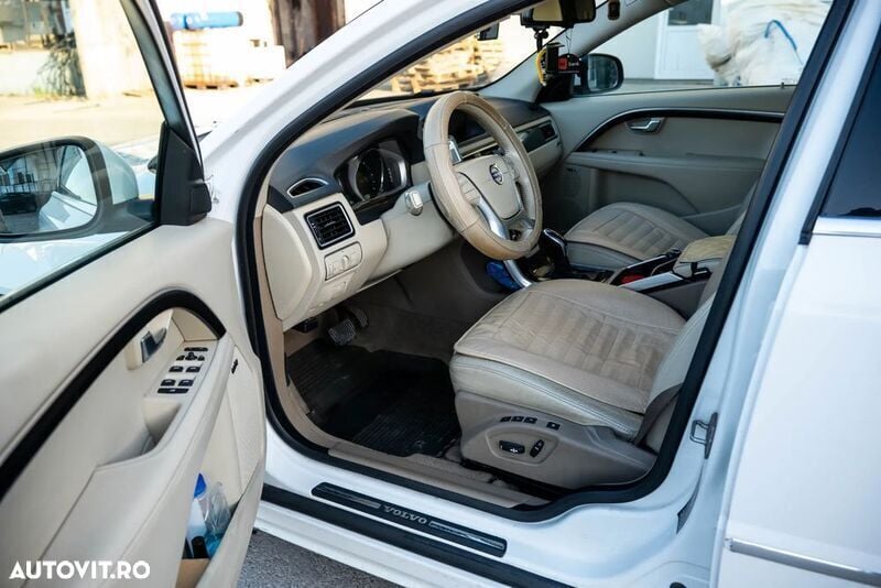 Alb Utilizat 2014 Volvo V70 Break | 6.500 EUR - Imagine 1/4