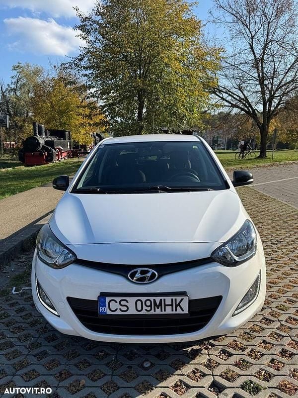 Culoarealb Utilizat 2014 Hyundai i20 Edition | 4.050 EUR (Preț OK) - Imagine 1/4