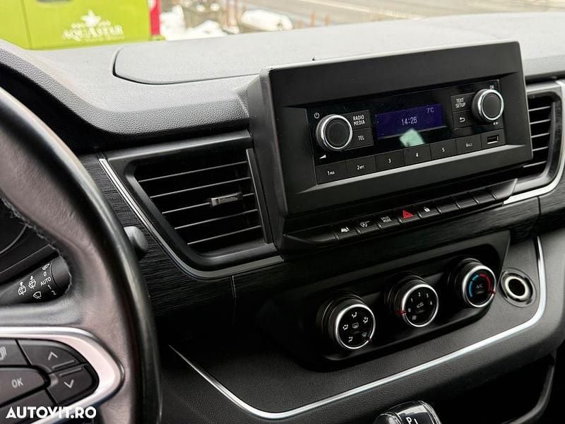 Second-hand Renault Trafic Zen 150 CP (110 kW) 2022 Culoarealb Monovolum