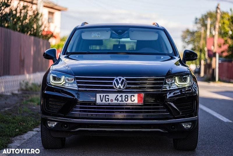 Culoarenegru Utilizat 2016 VW Touareg SUV | 18.000 EUR (Preț OK) - Imagine 1/4