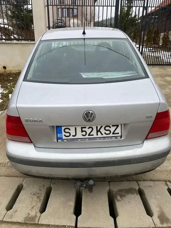Second-hand VW Bora 102 CP (75 kW) 2002 Argintiu Berlinǎ
