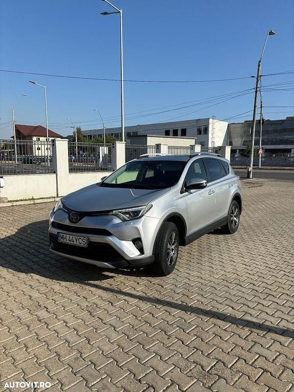 Culoareargint Utilizat 2016 Toyota RAV4 Multidrive S SUV | 16.400 EUR (Preț OK) - Imagine 1/4