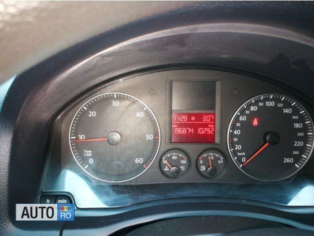 Second-hand VW Golf IV 105 CP (77 kW) 2005 Albastru Berlinǎ