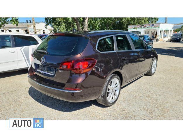 Visiniu Utilizat 2014 Opel Astra Break | 7.999 EUR (Scump) - Imagine 1/4