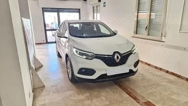 Alb Utilizat 2020 Renault Kadjar LIMITED SUV | 12.333 EUR (Preț bun) - Imagine 1/4