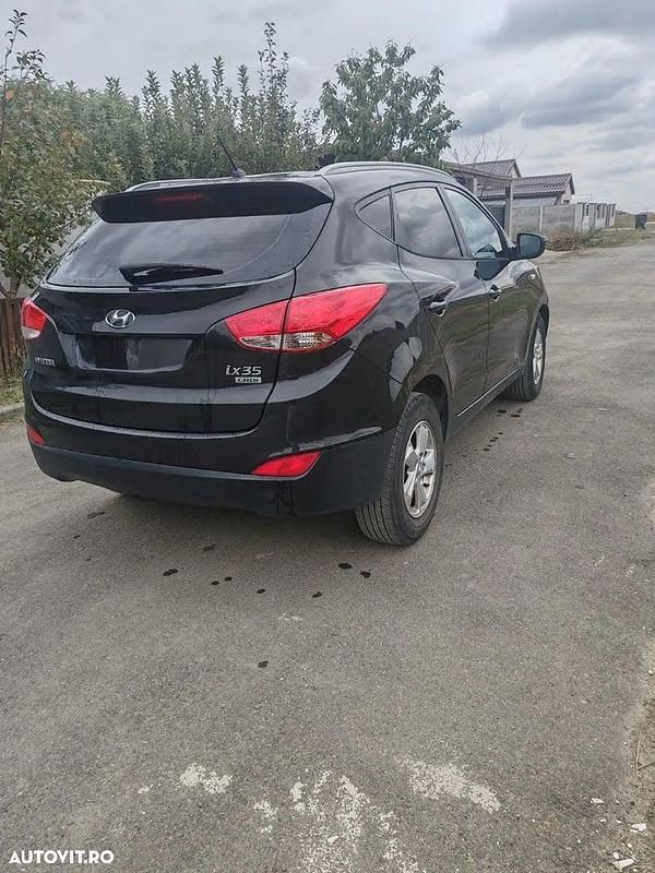 Second-hand Hyundai ix35 GLS 115 CP (84 kW) 2011 Culoarenegru SUV