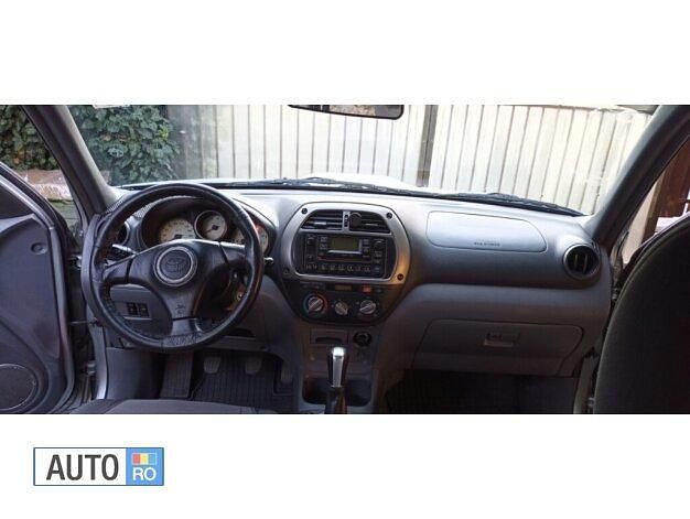 Second-hand Toyota RAV4 115 CP (84 kW) 2003 Argintiu SUV