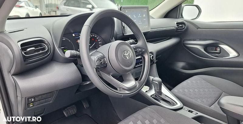 Nouă Toyota Yaris Hybrid 92 CP (67 kW) 2025 Culoarealb
