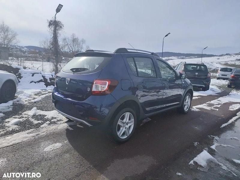 Second-hand Dacia Sandero Stepway 90 CP (66 kW) 2017 Albastru Berlinǎ