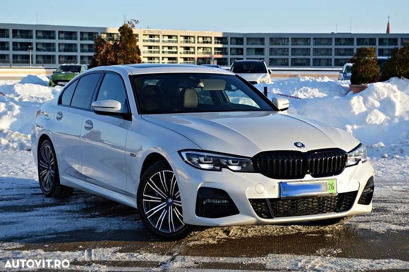 Culoarealb Second-hand 2021 BMW 330e M Sport Berlinǎ | 26.999 EUR (Super Preț) - Imagine 1/4
