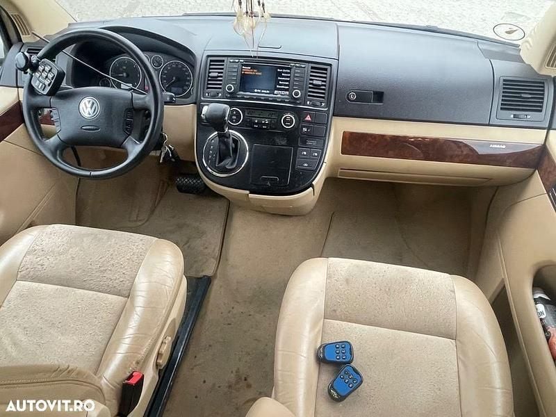 Second-hand VW Multivan 131 CP (96 kW) 2006 Culoaremaro Van