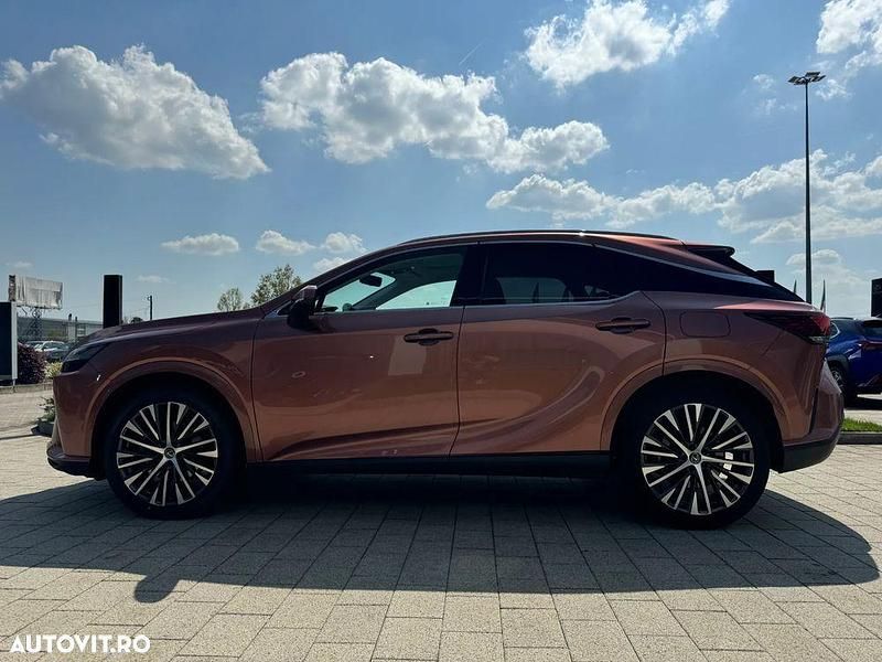 Second-hand Lexus RX350h E-FOUR 250 CP (183 kW) 2023 Culoaremaro Berlinǎ