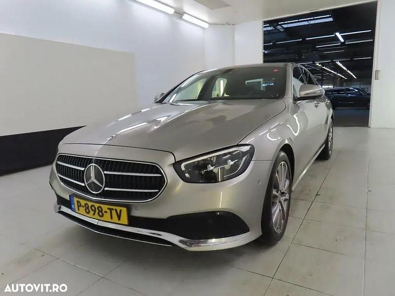 Culoareargint Utilizat 2022 Mercedes E200 Berlinǎ | 34.990 EUR (Scump) - Imagine 1/4