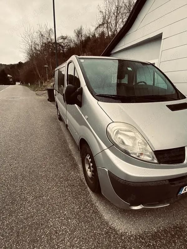 Gri Utilizat 2009 Renault Trafic Van | 5.800 EUR (Preț bun) - Imagine 1/4