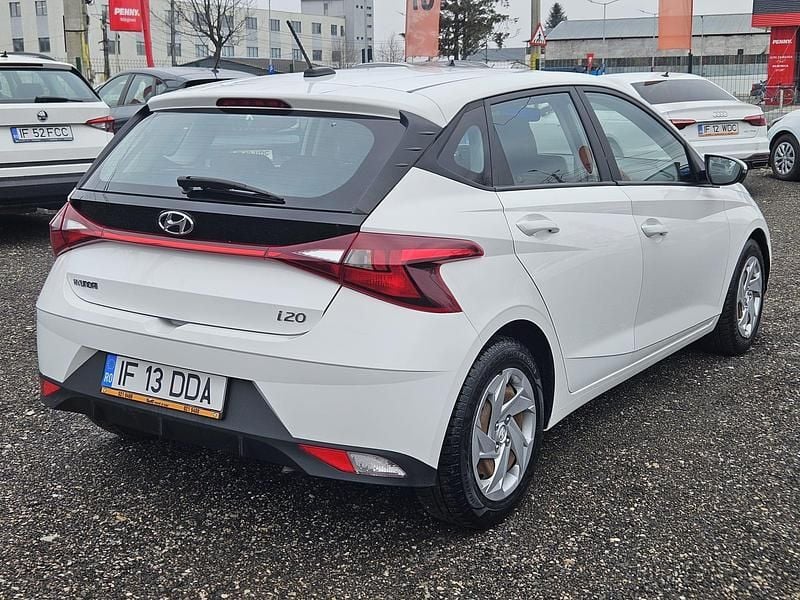 Second-hand Hyundai i20 Classic 84 CP (61 kW) 2020 Culoarealb Hatchback