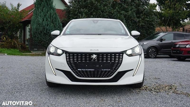 Culoarealb Utilizat 2020 Peugeot 208 GT Hatchback | 11.990 EUR (Scump) - Imagine 1/4