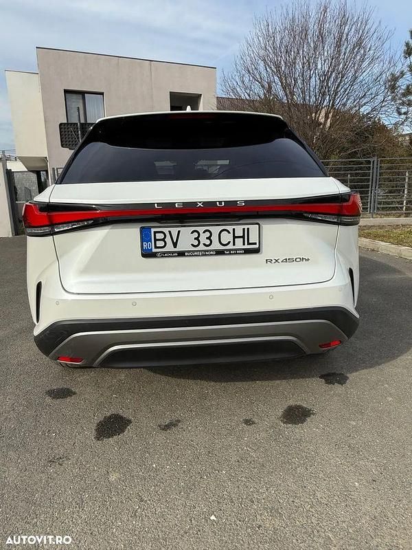 Second-hand Lexus RX450h+ E-FOUR 292 CP (214 kW) 2023 Culoarealb Berlinǎ