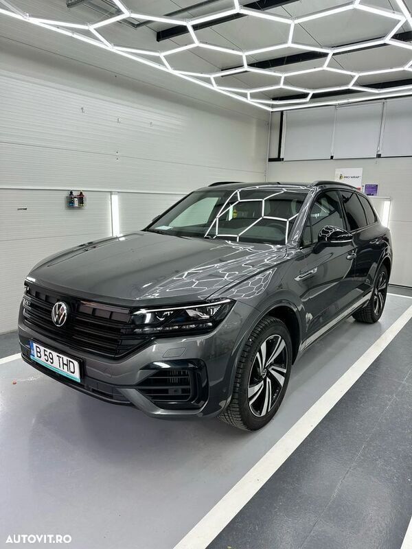 Gri Utilizat 2021 VW Touareg Style SUV | 44.863 EUR (Preț bun) - Imagine 1/4