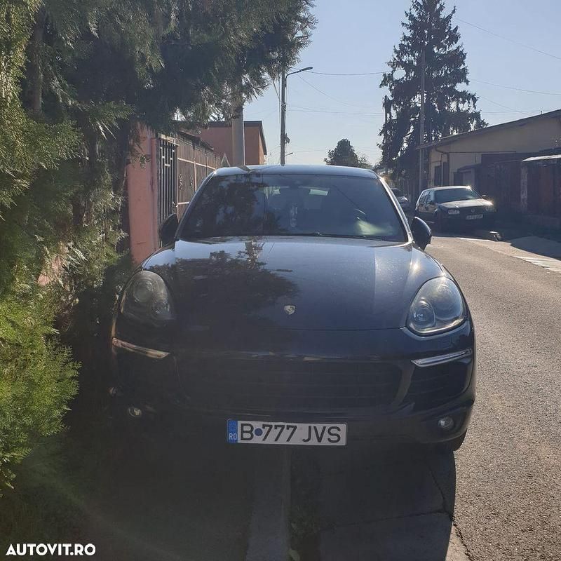 Culoarenegru Utilizat 2018 Porsche Cayenne SUV | 27.000 EUR - Imagine 1/4