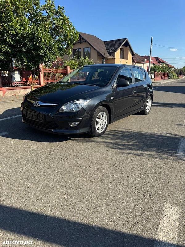Culoarenegru Utilizat 2010 Hyundai i30 Classic Hatchback | 3.199 EUR (Preț bun) - Imagine 1/4
